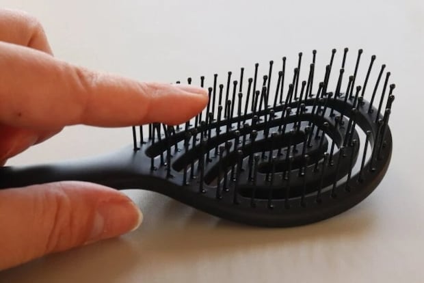 ダイソー　乾きやすいブローブラシ（16.2cm×6.1cm）　ピン