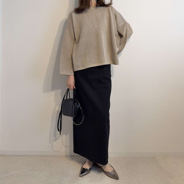 MICA＆DEAL　ボートネックルーズニットプルオーバーのスカートコーデ