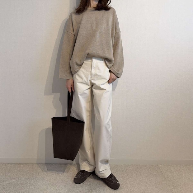 MICA＆DEAL　ボートネックルーズニットプルオーバーのカジュアルコーデ