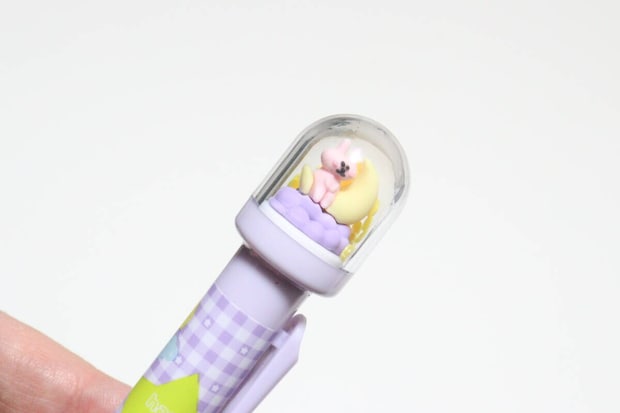ダイソーのボールペン カプセル型 ラブリーはうさぎのモチーフ付き