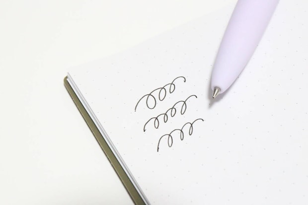 ダイソーのボールペン カプセル型はゲルインキタイプでさらっと筆記しやすい