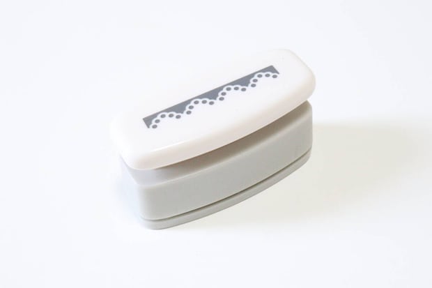 ダイソーのクラフトパンチ（ラインタイプ、レース型）のビジュアル