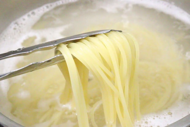 スタンダードプロダクツの自立するステンレストング（26.9cm）の使用例