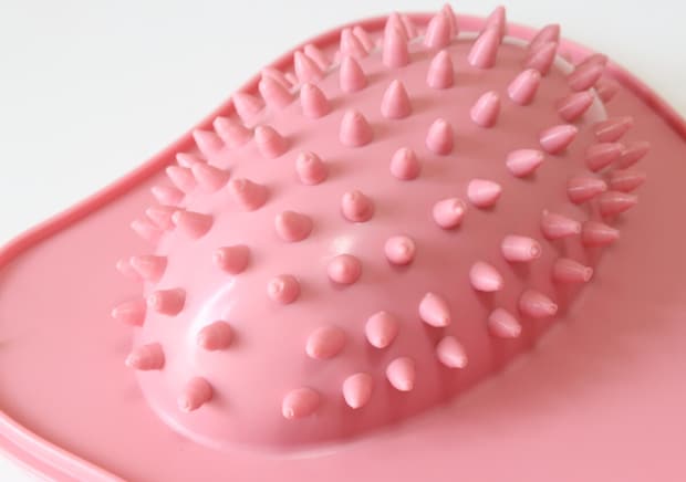 100均で見つけて思わず2度見！「あっ意外と優しいのね…」見た目のインパクトが凄いイボイボ