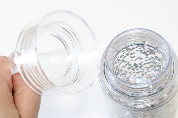 ダイソーのドリンクボトル（ラメ入り）のフタ