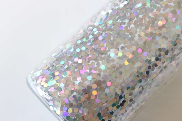 ダイソーのドリンクボトル（ラメ入り）の側面