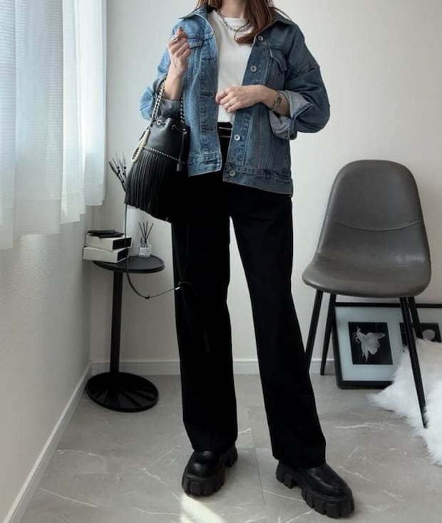 ユニクロ　タックワイドパンツ　デニムジャケット羽織りコーデ