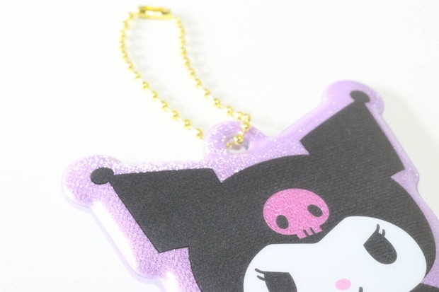 ダイソーの反射キーホルダー クロミはゴールドのボールチェーン付き