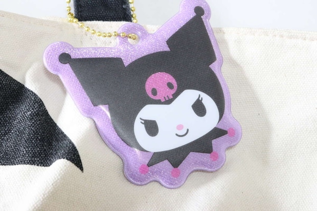 ダイソーの反射キーホルダー クロミはバッグに付けられる