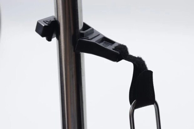 ダイソー　ポール用ツールホルダー（AGAX）　使用例　ひっかける