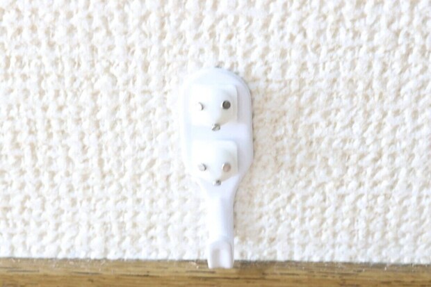 ダイソー　壁面にしっかり固定ピンフック（クロスタイプ、ダブル、ホワイト）　使用方法