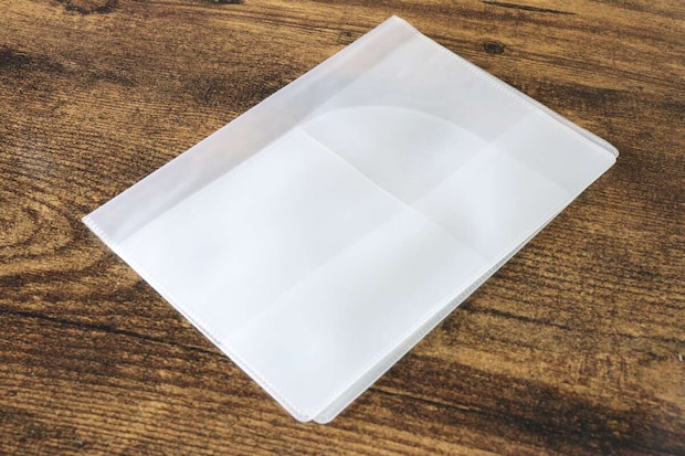 パスポートケース（半透明）