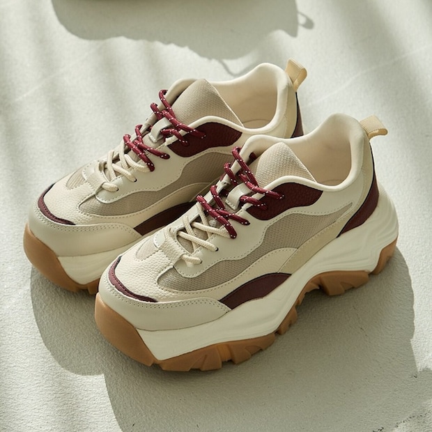 しまむらのダッドスニーカー（田中里奈）