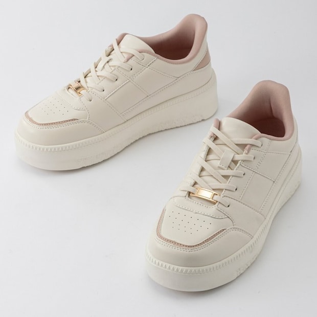 しまむらのスニーカー（Hina）