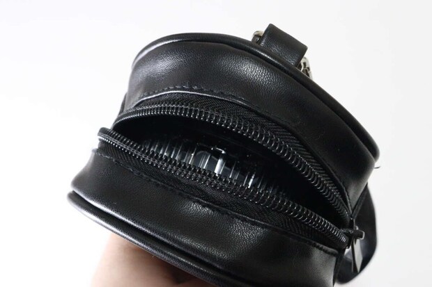 ダイソーの手持ち扇風機カバーのファスナー部