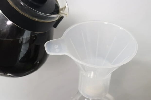 ダイソー　油こしにもなるろうと　使用例