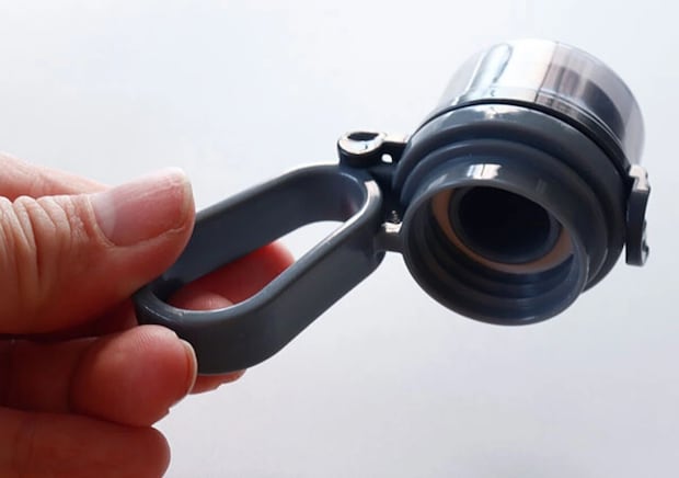 早く買えばよかった!ペットボトル派の救世主!快適度が上がる100均便利グッズ3選