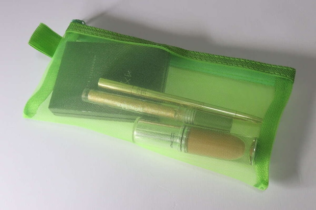 ダイソー メッシュペンケース(NCS、アップルグリーン) ダイソーのメッシュペンケース(NCS、アップルグリーン)の使用例