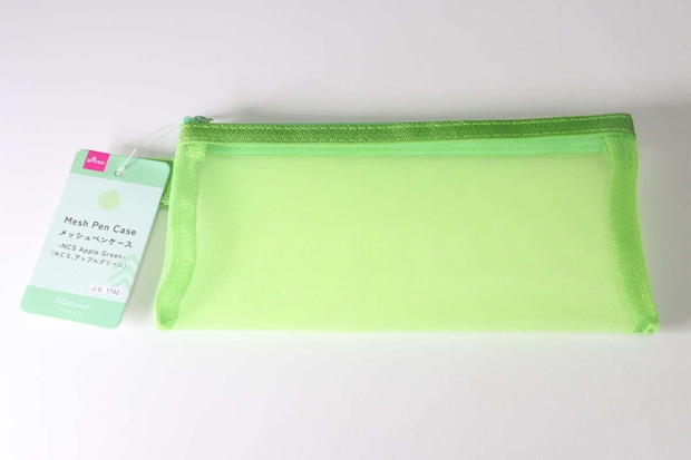 ダイソー メッシュペンケース(NCS、アップルグリーン) ダイソーのメッシュペンケース(NCS、アップルグリーン)のパッケージ
