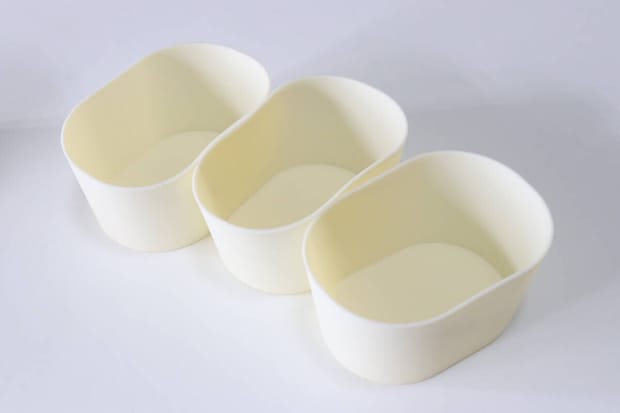 セリアの洗いやすいシリコンおかずカップ 小3個入のビジュアル