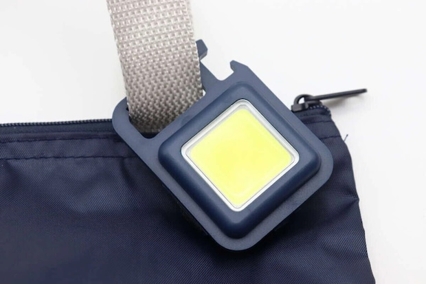 ダイソー　充電式COBライト　ブルー