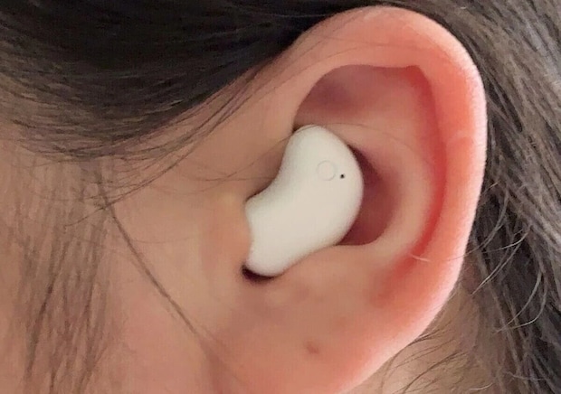 ダイソー　寝ながら完全ワイヤレスステレオイヤホン＜ホワイト＞　使用例