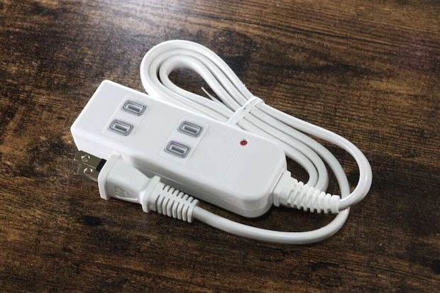 ダイソー　防水パッキン 水・ホコリの侵入をガード 3個口安全タップ