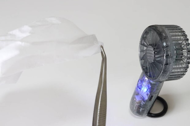 ダイソー クリア扇風機(ライト付き、ラメ) ダイソーのクリア扇風機(ライト付き、ラメ)の風力