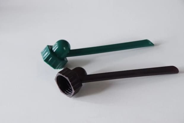 ダイソー　ペットボトル用水差しキャップ