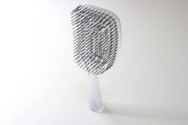 ダイソー　立てられる乾きやすいブローブラシ