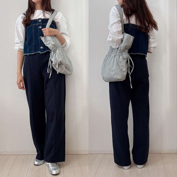 ユニクロ　スウェットストレートパンツ　ロンＴ×デニムビスチェカジュアルコーデ