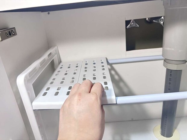 シンク下すきま収納ラック　棚板設置