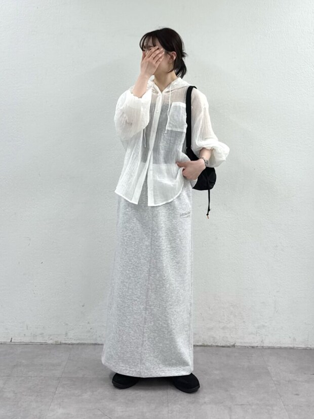 2026春大人女性透け感シアーシャツコーデ