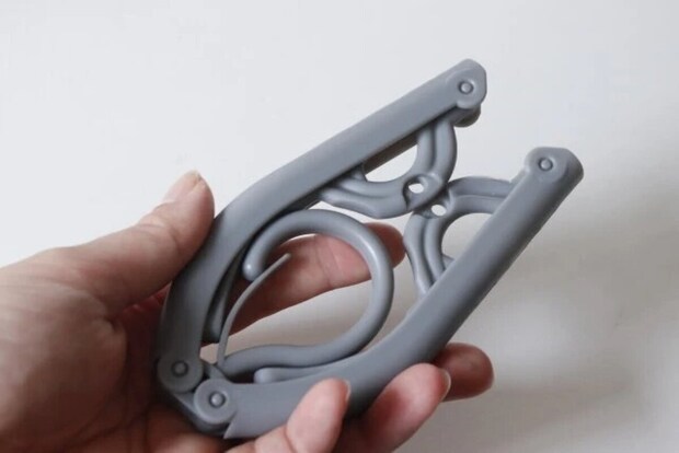 ダイソー　折りたたみハンガー（ピンチ付）