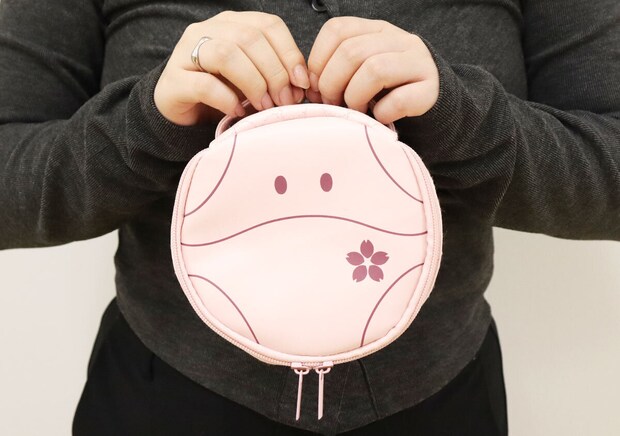 宝島社ムック付録の機動戦士ガンダム春ハロのさくらハロ ポーチBOOK6