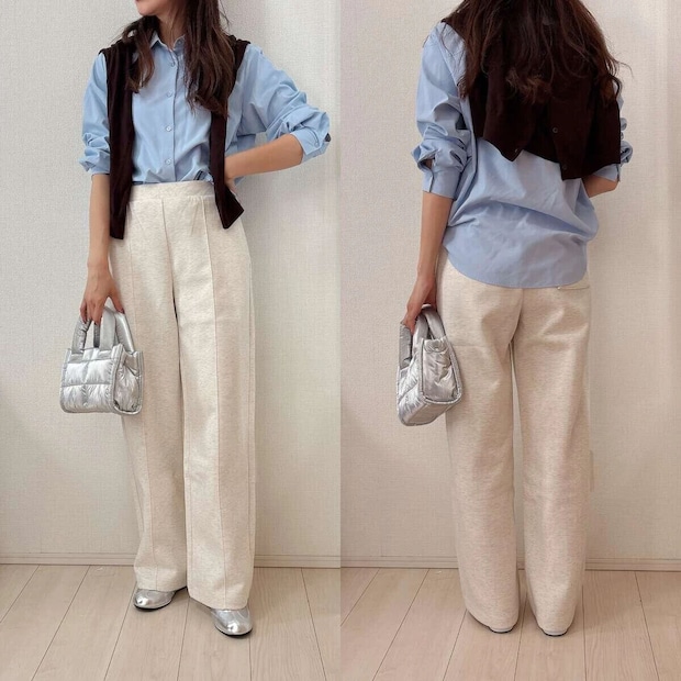 ユニクロスウェットストレートパンツナチュラルブルーシャツ春コーデ