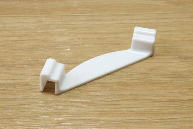 セリアのコーナーフックはデッドスペースを有効活用できるアイテム