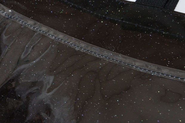 ショルダーベルトもつけられるトートバッグ　素材感