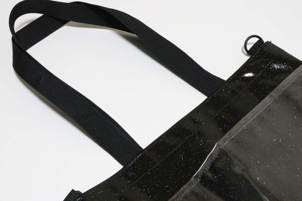 ショルダーベルトもつけられるトートバッグ　持ち手