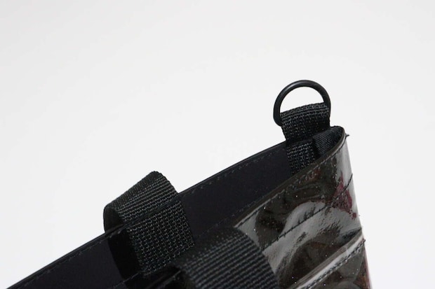 ショルダーベルトもつけられるトートバッグ　Dカン