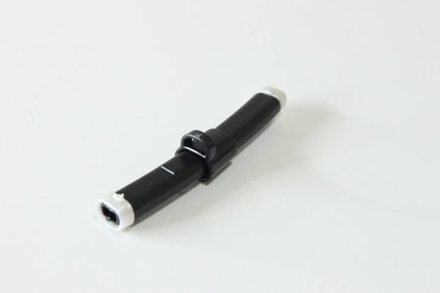 ダイソー　ぬい用 刀 ブラック　紐　穴