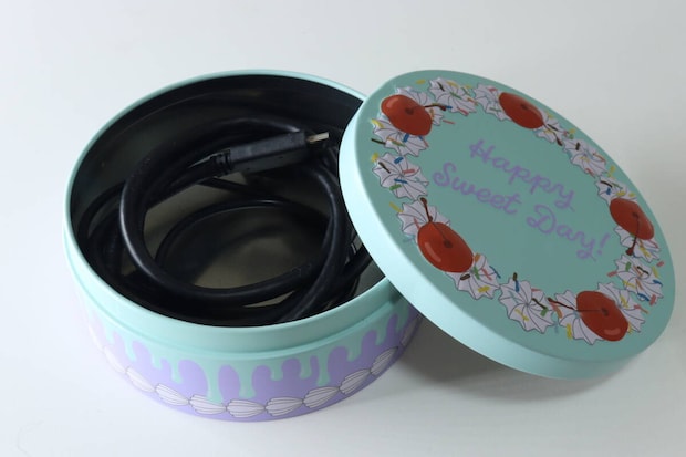 セリア　ギフト缶 韓国風ケーキ　使用例　小物入れ