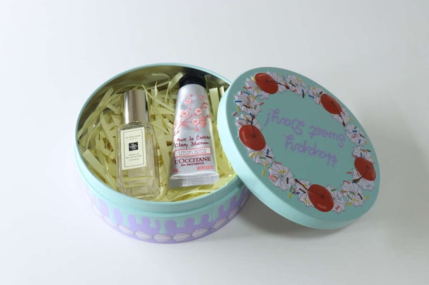 セリア　ギフト缶 韓国風ケーキ　使用例　ギフト