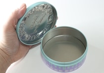 こんな可愛いの出したなら教えてよ！海外風のデザインがツボ♡大人気の100均ギフト缶