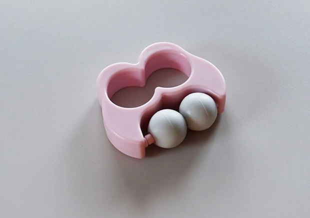 ダイソー ミニ携帯フェイスローラー(2つ穴) ダイソー ミニ携帯フェイスローラー(2つ穴)