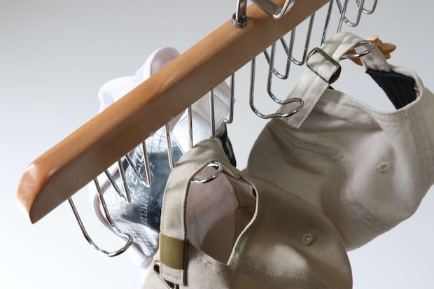 ダイソーの木製ベルトハンガーの使用例