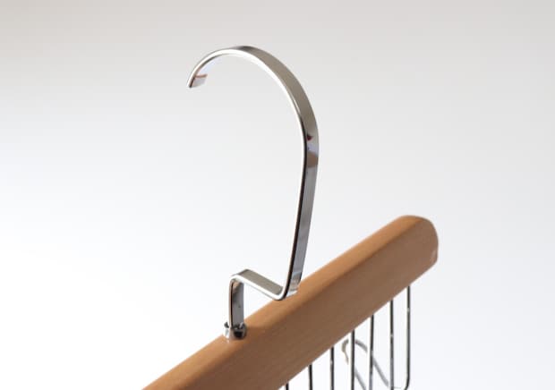 100均のハンガーが想像以上に使える！じゃない使い方も便利な吊るす収納グッズ