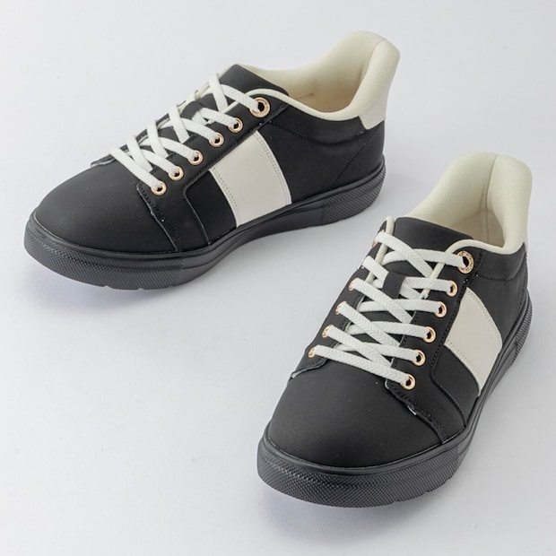 しまむらのコートスニーカー（CLOSSI×MUMU）