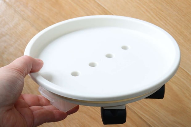 ダイソー　植木鉢置き台（キャスター付）