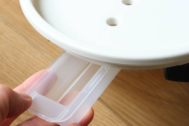 ダイソー　植木鉢置き台（キャスター付）　水受け皿